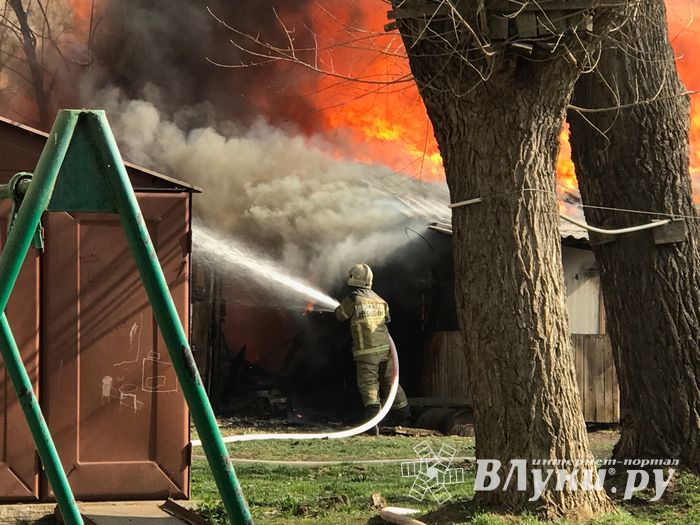 Пожар в проезде Нелидовском (ФОТО; ВИДЕО)