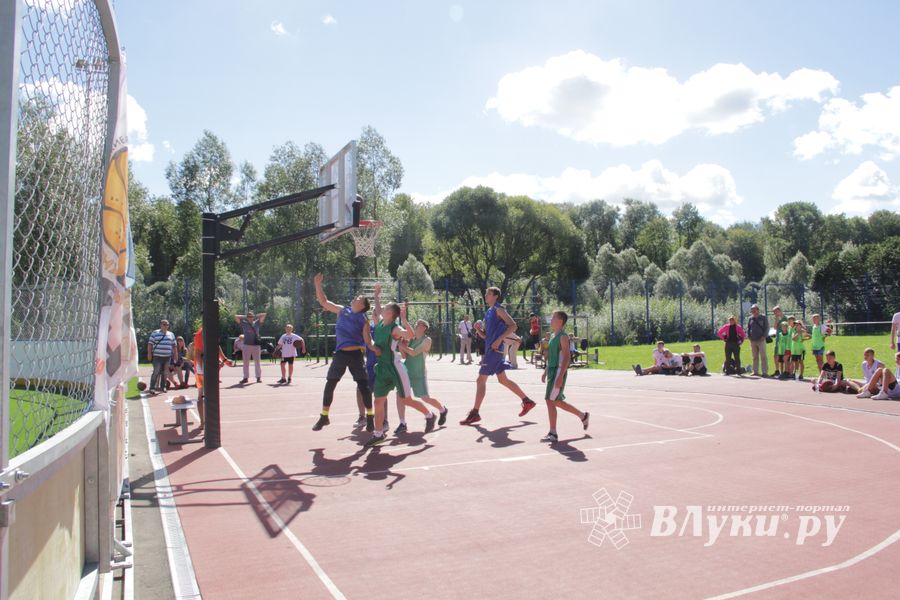 «Оранжевый мяч» в Великих Луках в День физкультурника (ФОТО)