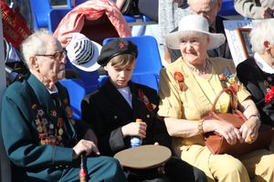 Парад в честь Дня Победы прошел в Великих Луках (ФОТО)