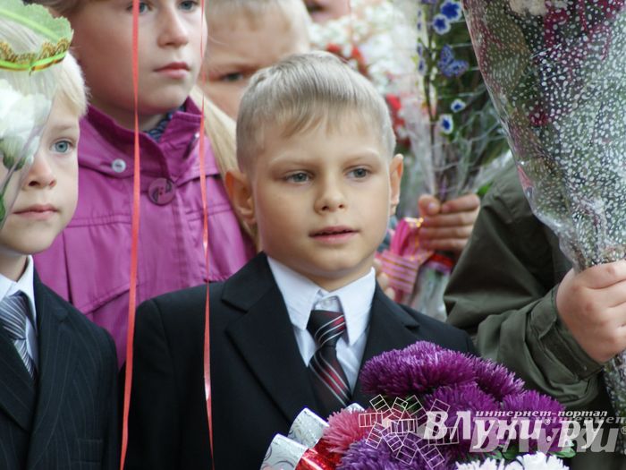 Школы города отметили 1 сентября (фото)