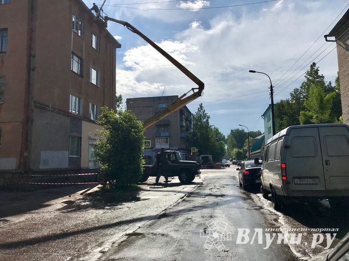 На Первомайской в Великих Луках ведутся ремонтные работы (ФОТО)