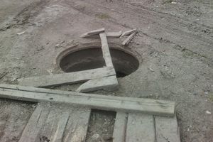 Великолучане просят губернатора помочь закрыть люки (ФОТО)