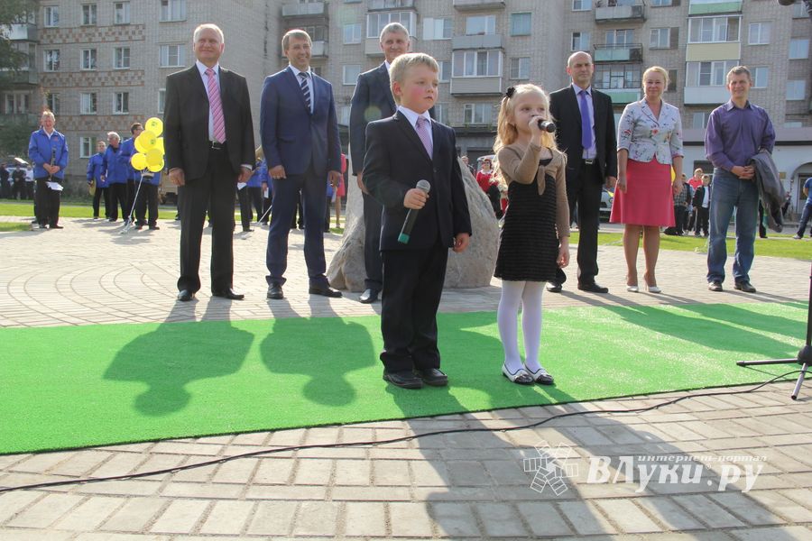 В Великих Луких благоустроили сквер на ул. Жукова (фото)