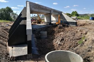 Строители приступили к усилению проезжей части путепровода Великих Лук (ФОТО)