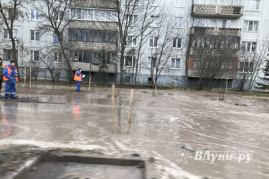 На улице Гражданской прорвало трубу (ФОТО; ВИДЕО)