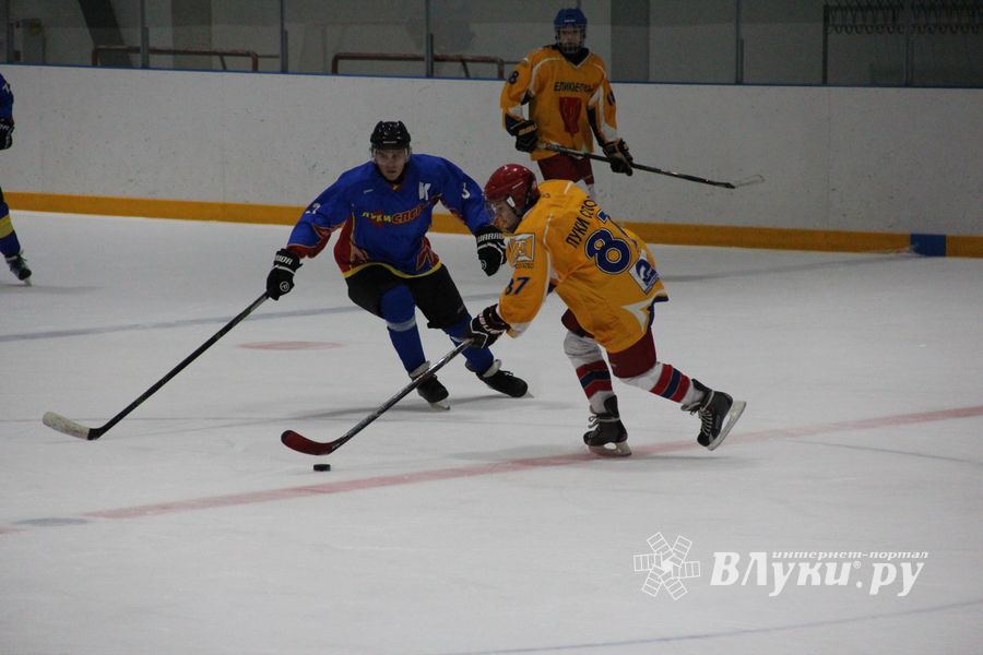 Великолукские хоккейные клубы провели матч в рамках чемпионата города (ФОТО)