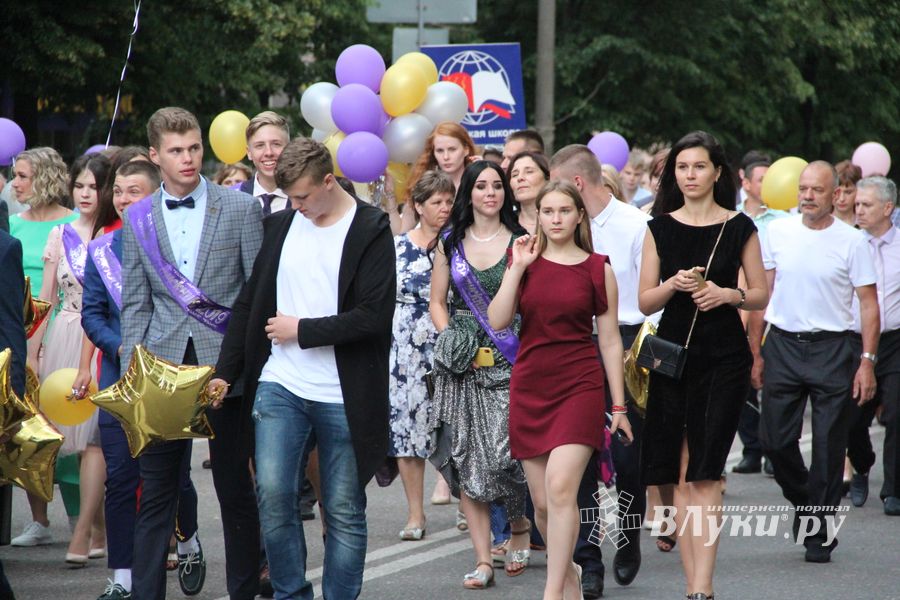 Великолукской «Бригантине» пришлось поплавать под дождём (ФОТО)
