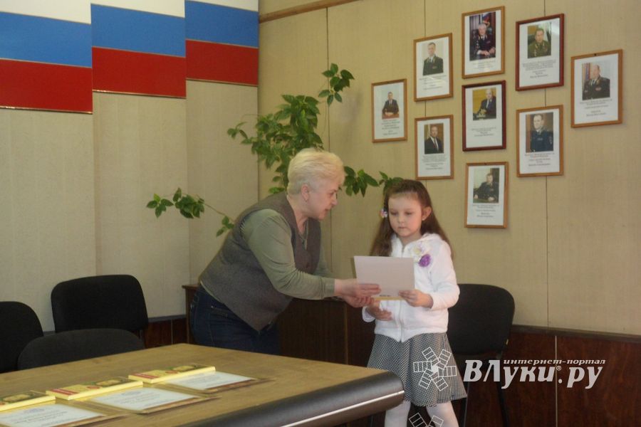 В ОМВД по городу Великие Луки подвели итоги детского конкурса рисунков (фото)