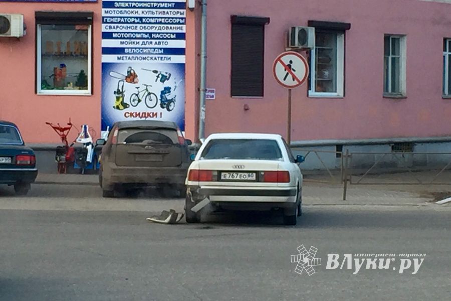 В Великих Луках произошла авария