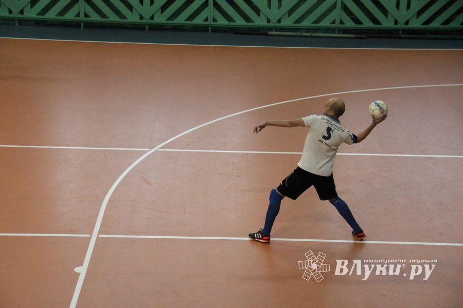 В Великих Луках продолжается первенство города по мини-футболу (фто)
