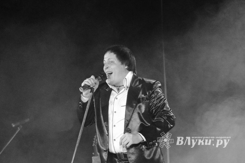 В ДК ЛК состоялся концерт Юрия Михайлова