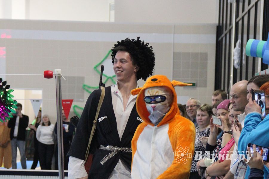 В Великолукском Айсберге прошли соревнования по плаванию на призы Деда Мороза (ФОТО)