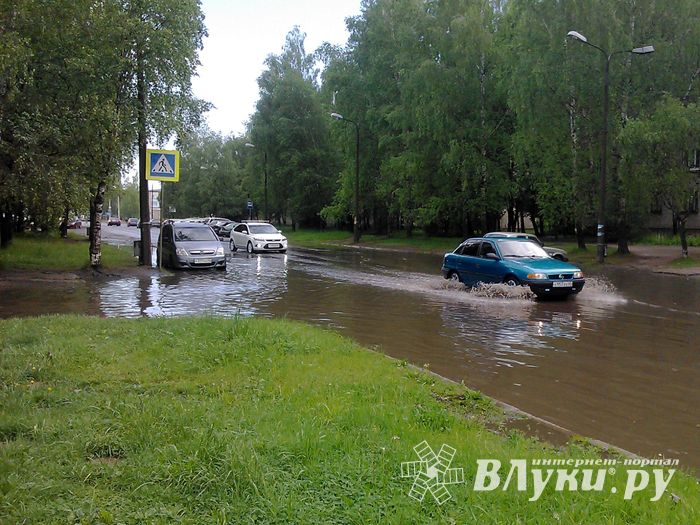 Проспект Гагарина «поплыл» (ФОТО)