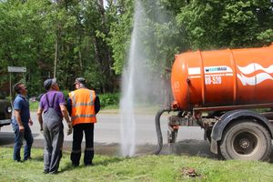 На пр. Гагарина устраняют аварию на водопроводе (ФОТО)