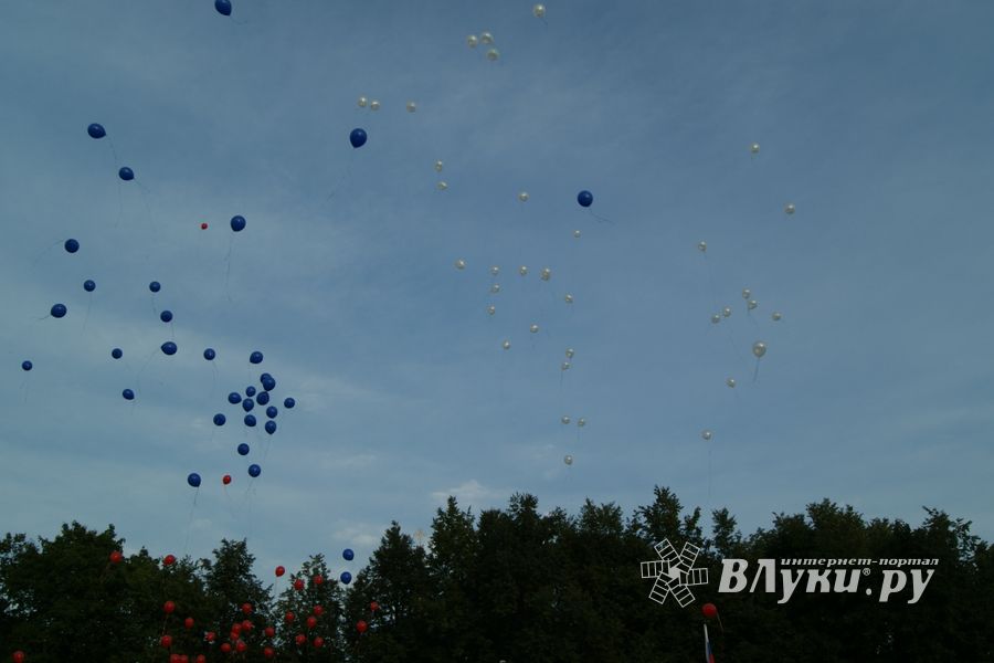 Празднование Дня флага в Великих Луках