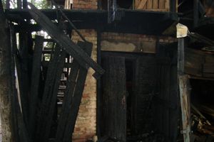 В Великих Луках неосторожное обращение с огнем стало причиной возгорания сараев (фото)