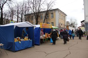 В Великих Луках проходит Весенняя ярмарка