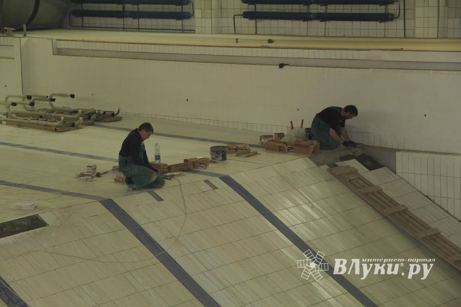 В Великих Луках завершается ремонт бассейна (ФОТО)