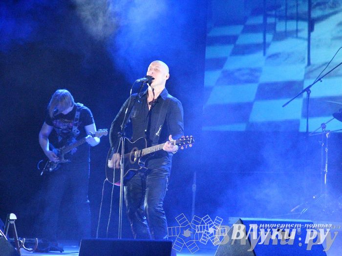 В Великих Луках состоялся концерт Дениса Майданова