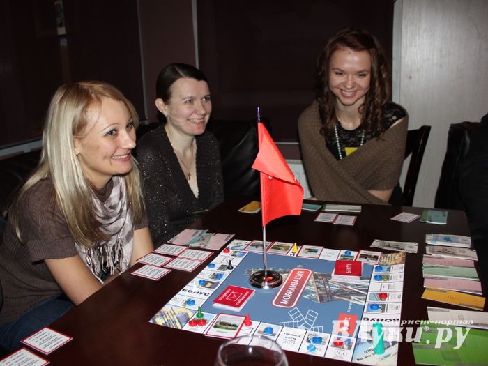 Компания "МТС" поздравляет всех своих клиентов и информационных партнеров с наступающим Новым Годом и Рождеством!