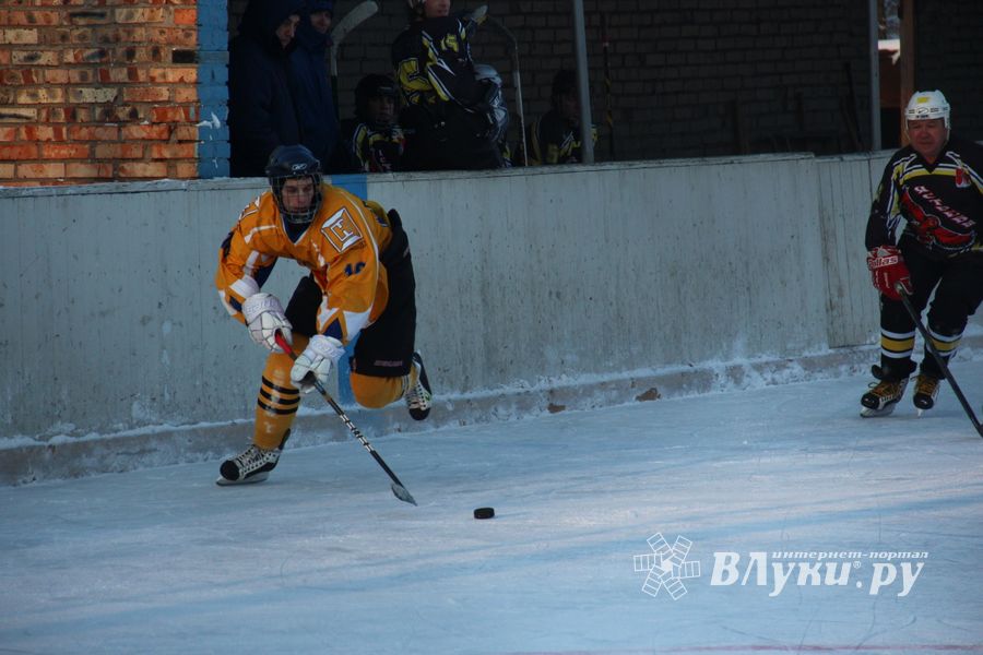 Великолукские хоккеисты разгромили гостей (фото)