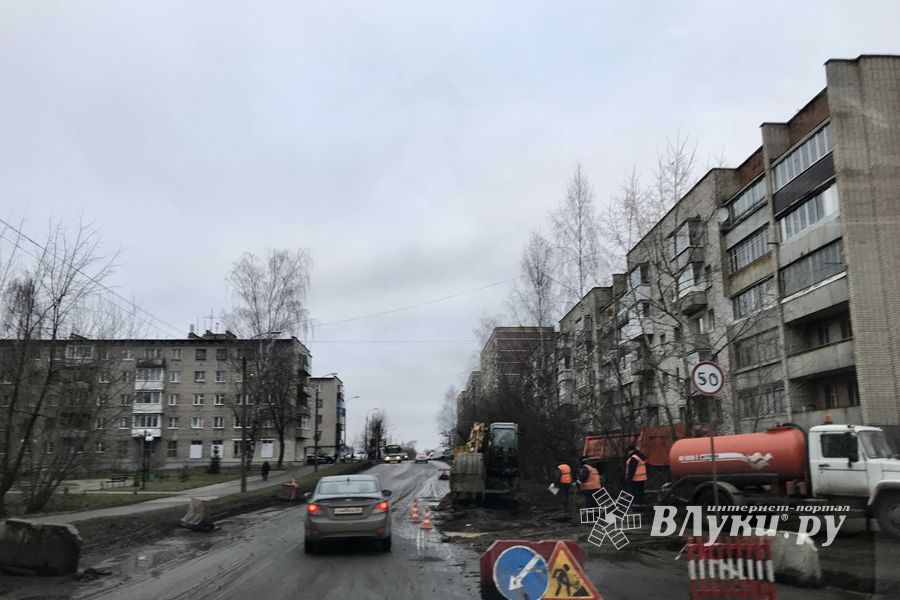 На улице Холмской устранили прорыв в водопроводе (ФОТО)