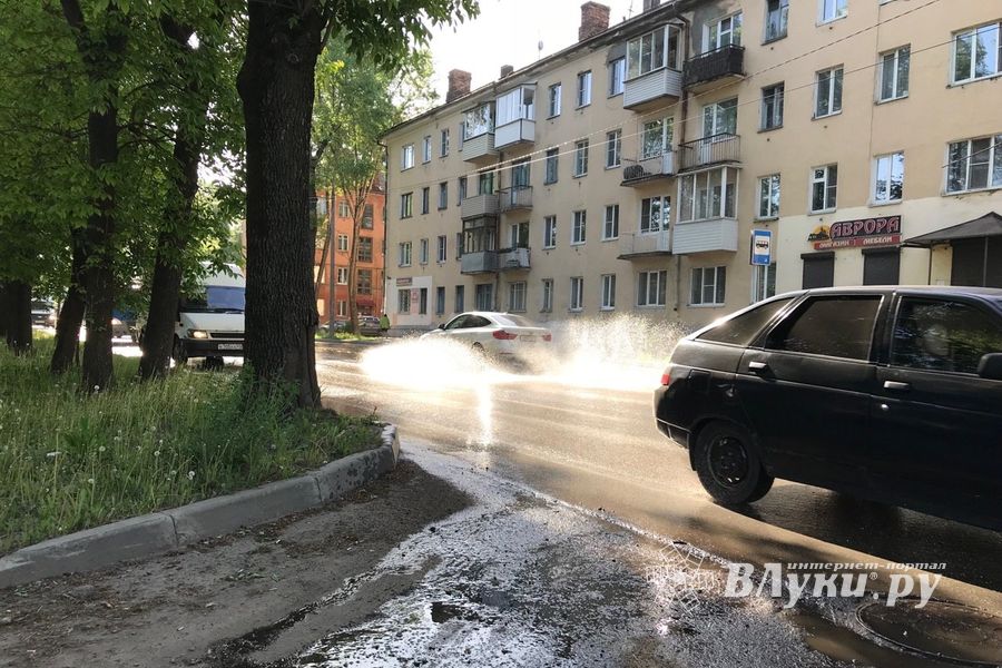 Проспект Гагарина «поплыл» (ФОТО)