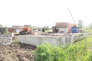 Расчистка местности для строительства путепровода в Великих Луках продолжается (ФОТО)