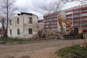 Фотофакт: в Великих Лук сносят дом 