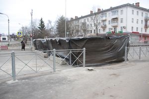 В районе великолукского путепровода появилась «непонятная» палатка (ФОТО)