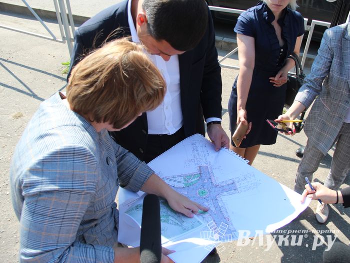 Ведерников осматривает Великие Луки (ФОТО)