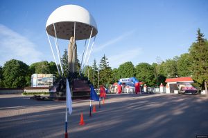 В День России Андрей Турчак принял участие в Марше Мира Воздушно-десантных войск (фото)