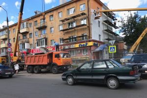 На Октябрьском проспекте в Великих Луках ведутся ремонтные работы (ФОТО)