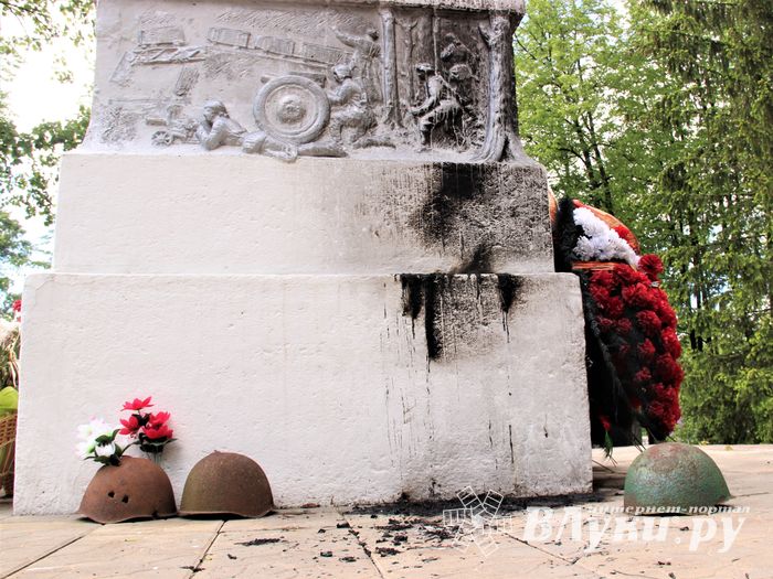 Полиция Великих Лук разыскивает малолетних вандалов