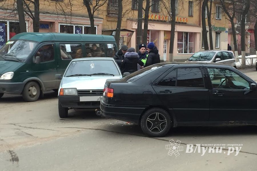 В Великих Луках произошло ДТП