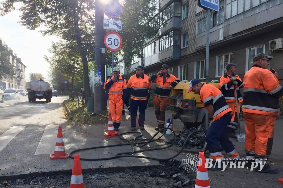 На проспекте Октябрьском – дорожные работы (ФОТО)