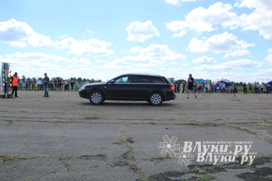 В Великих Луках прошел I этап Открытого чемпионата г. Великие Луки по Drag Racing (фото)