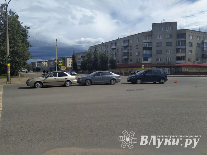 Тройное ДПТ произошло в Великих Луках (ФОТО)