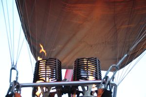 22-я Международная встреча воздухоплавателей завершилась традиционным ночным свечением аэростатов (ФОТО)