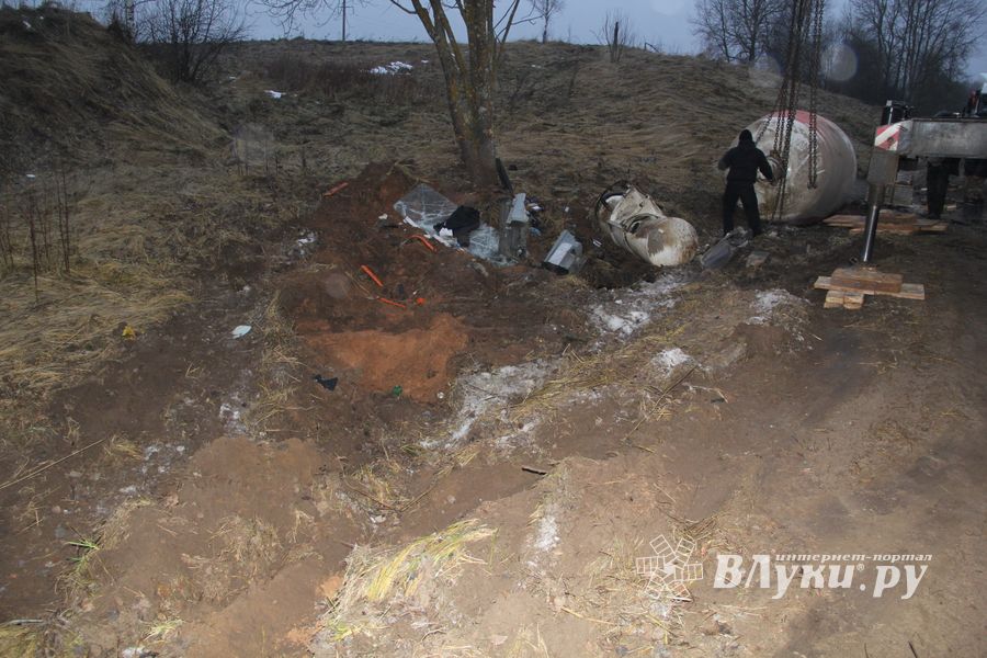 В районе деревни Булынино перевернулась бетономешалка (ФОТО)