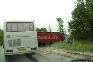 На подъезде к Острову произошло ДТП с участием фуры и нескольких легковых автомобилей (ФОТО)