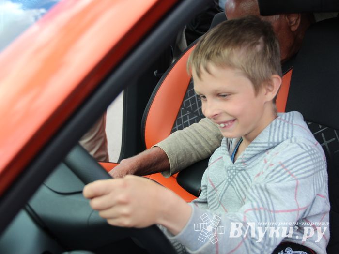 Презентация новой модели LADA Vesta Cross состоялась в Великих Луках (ФОТО)