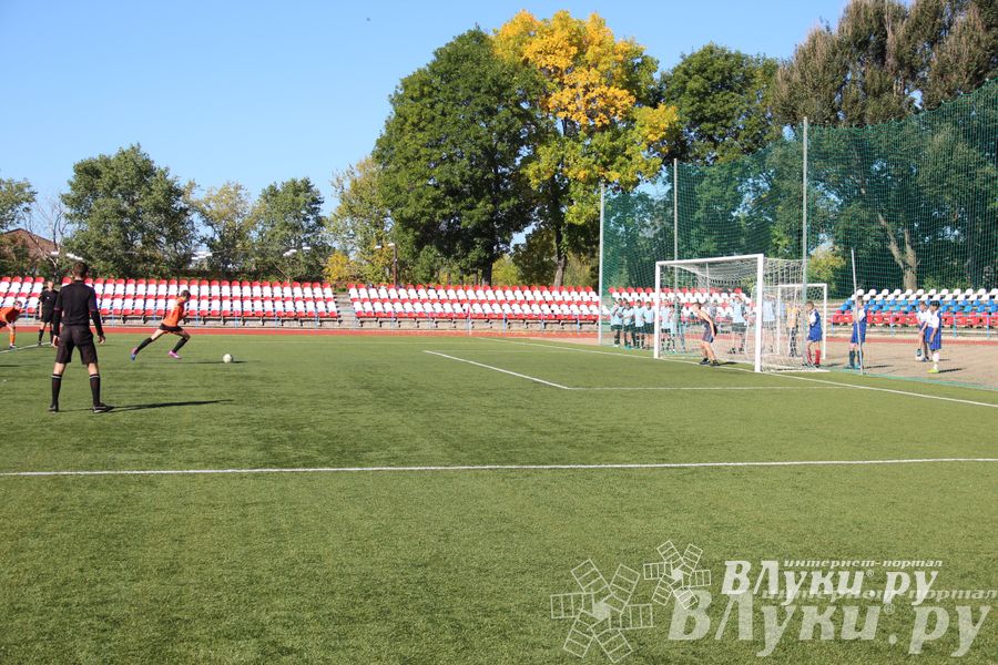 В Великих Луках стартовал открытый турнир по футболу