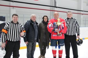 Памятный турнир по хоккею прошел в великолукском «Айсберге» (ФОТО)