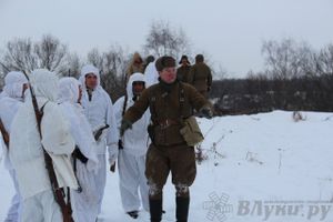 Реконструкция битвы за освобождение Великих Лук