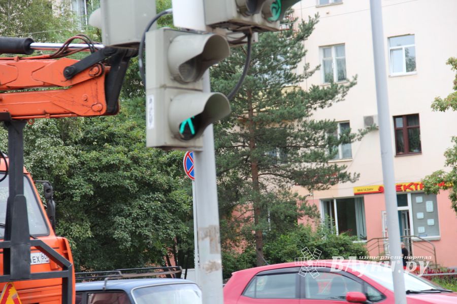 В Великих Луках обновляют светофоры (ФОТО)