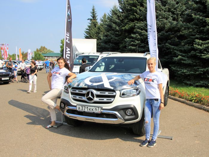 В Великих Луках в День Города прошла «Автовыставка 2018 - ЛЕТО» (ФОТО)
