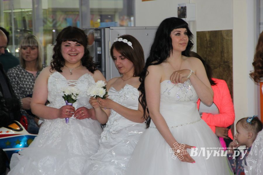 В Великих Луках бегали невесты (ФОТО)