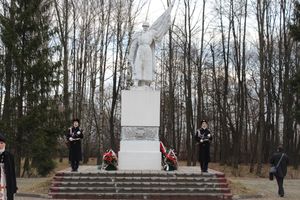 Родственники погибших солдат приняли участие в возложении цветов в Великих Луках