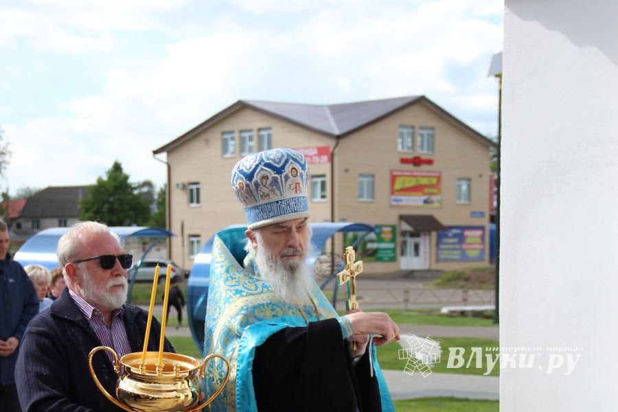 Новую часовню Покрова Богоматери освятили сегодня в заречном районе Великих Лук (ФОТО)